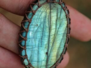 Green LABRADORITE Pendant in brown macrame