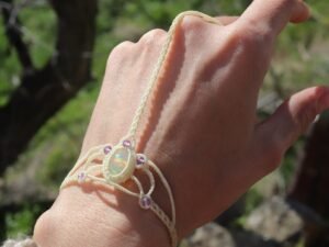 Ethiopian OPAL finger bracelet with amethyst beads