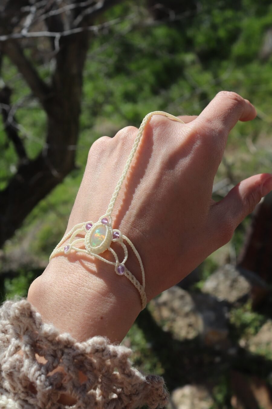 Ethiopian OPAL finger bracelet with amethyst beads